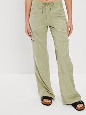AE Dreamy Drape Stretch Super High-Waisted Baggy Wide-Leg Cargo Pant